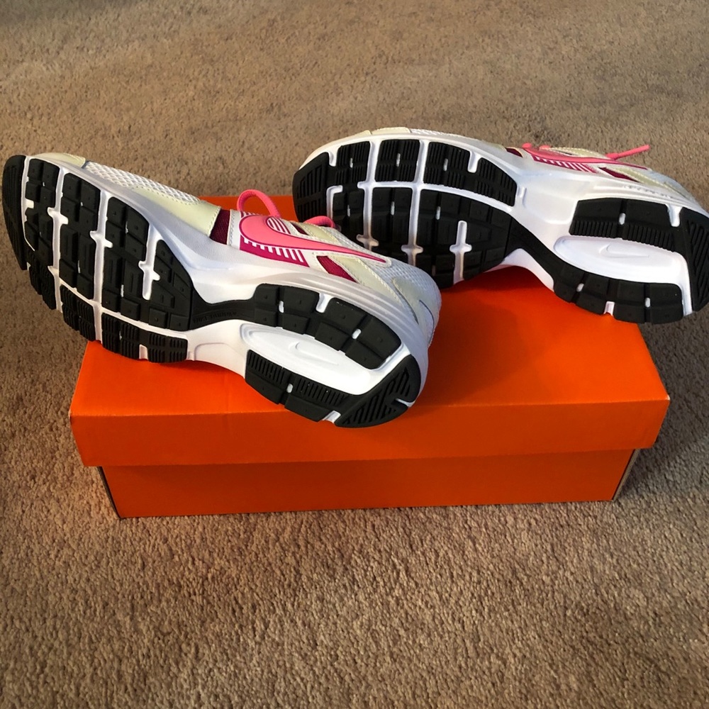 Ladies Nike Sneakers - Picture 4 of 5